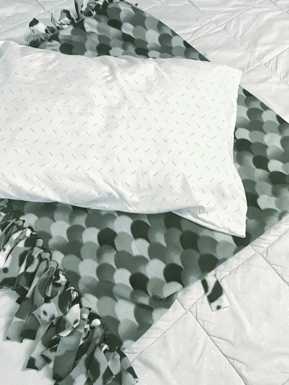 Bedding, High Quality - Sheets, Blanket, Pillow (LOT)